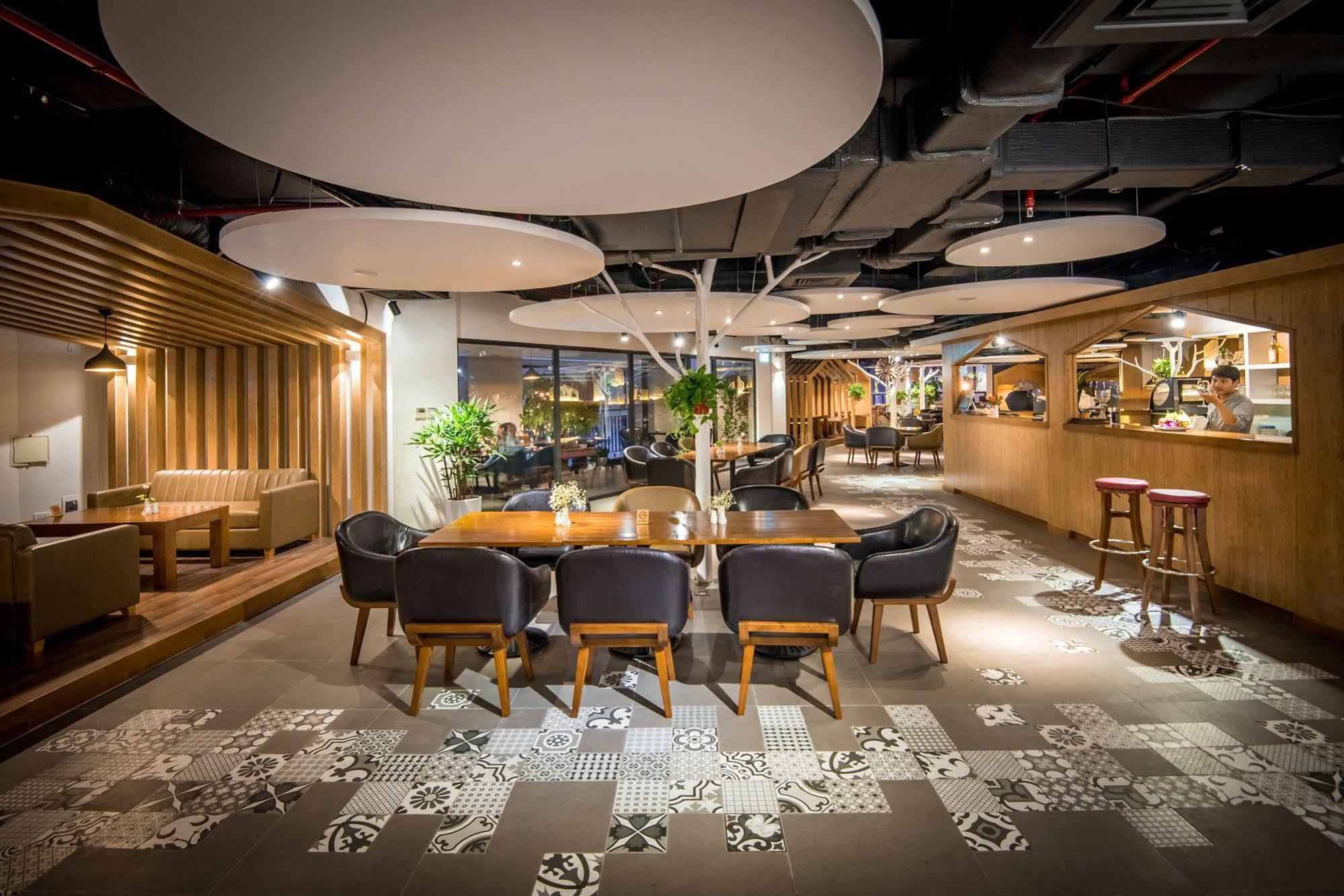 Dream Hotel And Apartment Ханой Екстериор снимка